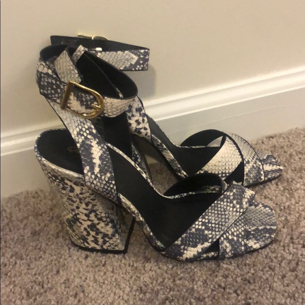 Qupid snakeskin heels size 7